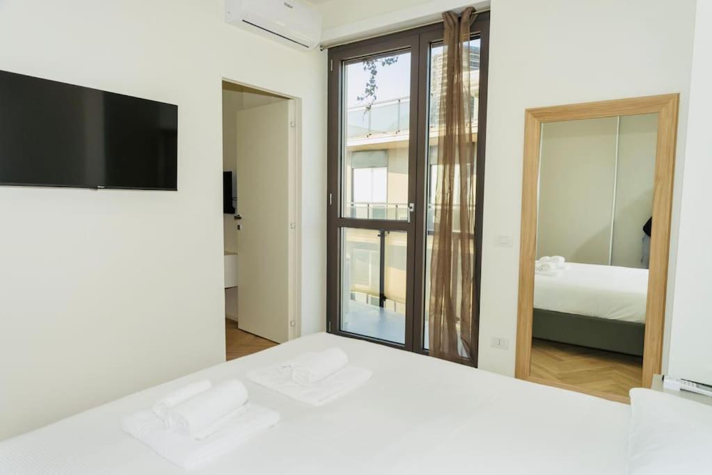 Sky View -Porta Nuova- Appartamento 2 Con Balcone Milán Exterior foto