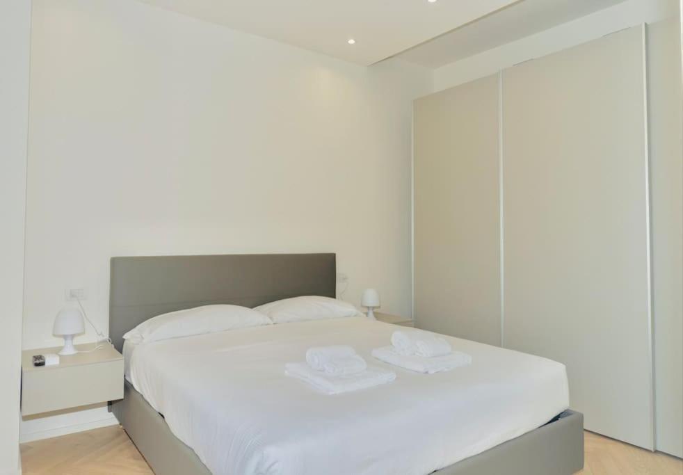 Sky View -Porta Nuova- Appartamento 2 Con Balcone Milán Exterior foto